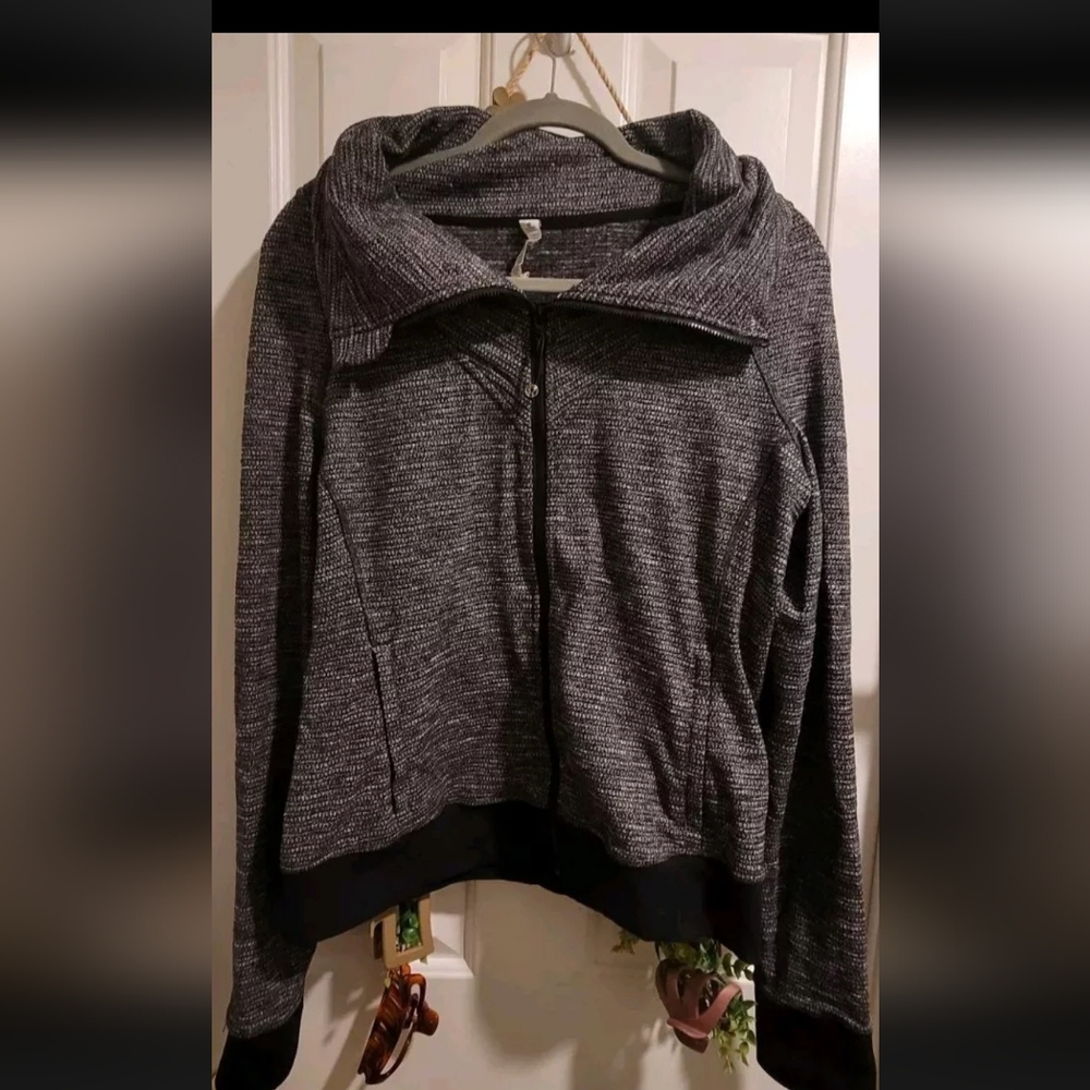 Lululemon athletica be present jacket